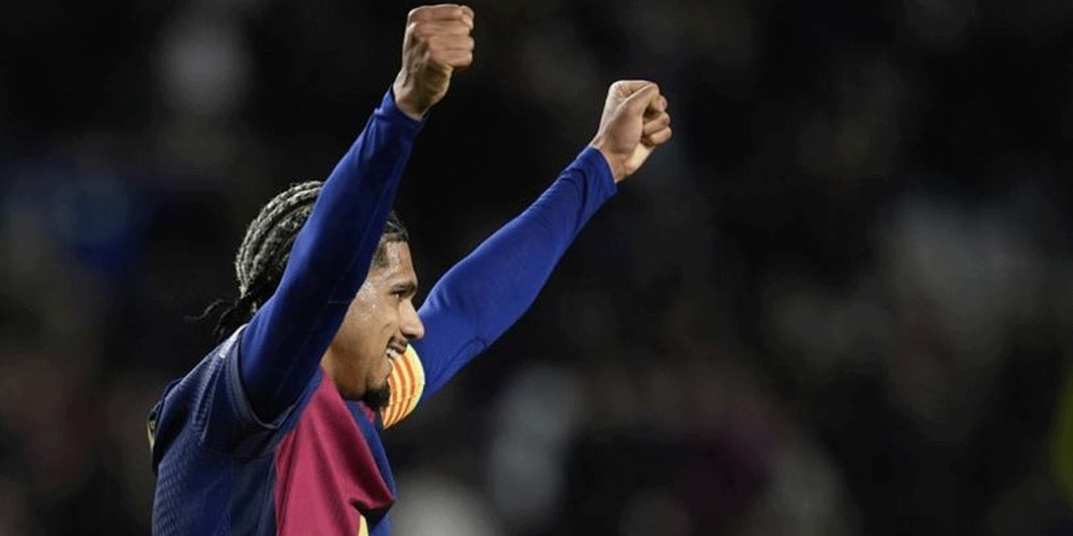Barcelona Siap Lepas Ronald Araujo, MU Jadi Pelabuhan Baru?