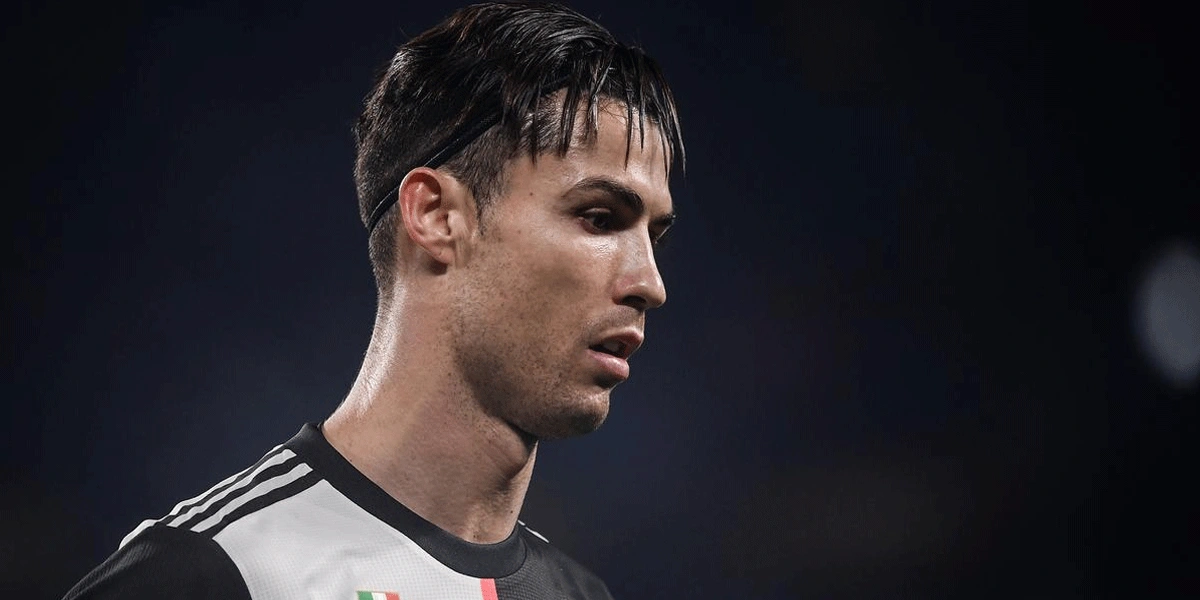 Kisah-Unik-Cristiano-Ronaldo-Kunyah-Rumput-karena-Kesal-pada-Maurizio-Sarri
